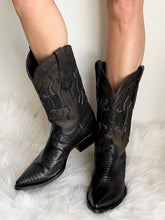 Load image into Gallery viewer, CUADRA BLACK TEJU LIZARD COWBOY BOOTS