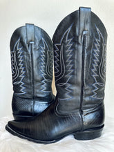 Load image into Gallery viewer, VINTAGE 'BOTAS JR ROBERT' LIZARD PRINT COWBOY BOOTS