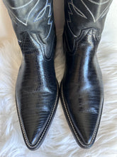 Load image into Gallery viewer, VINTAGE 'BOTAS JR ROBERT' LIZARD PRINT COWBOY BOOTS