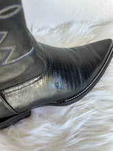 Load image into Gallery viewer, VINTAGE 'BOTAS JR ROBERT' LIZARD PRINT COWBOY BOOTS