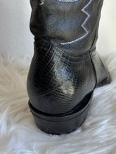 Load image into Gallery viewer, VINTAGE 'BOTAS JR ROBERT' LIZARD PRINT COWBOY BOOTS