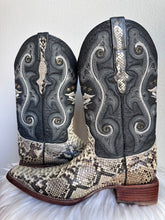 Load image into Gallery viewer, EL GENERAL COWBOY BOOTS