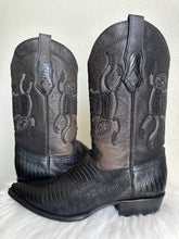 Load image into Gallery viewer, CUADRA BLACK TEJU LIZARD COWBOY BOOTS